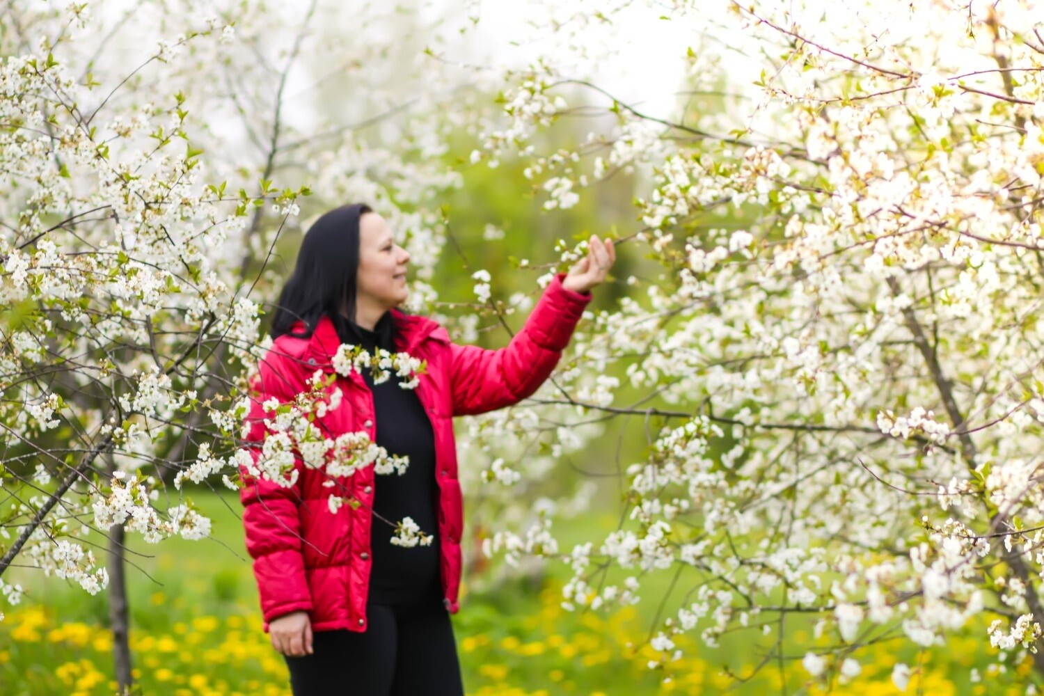 10 Outfit Liburan Musim Semi yang Stylish dan Nyaman