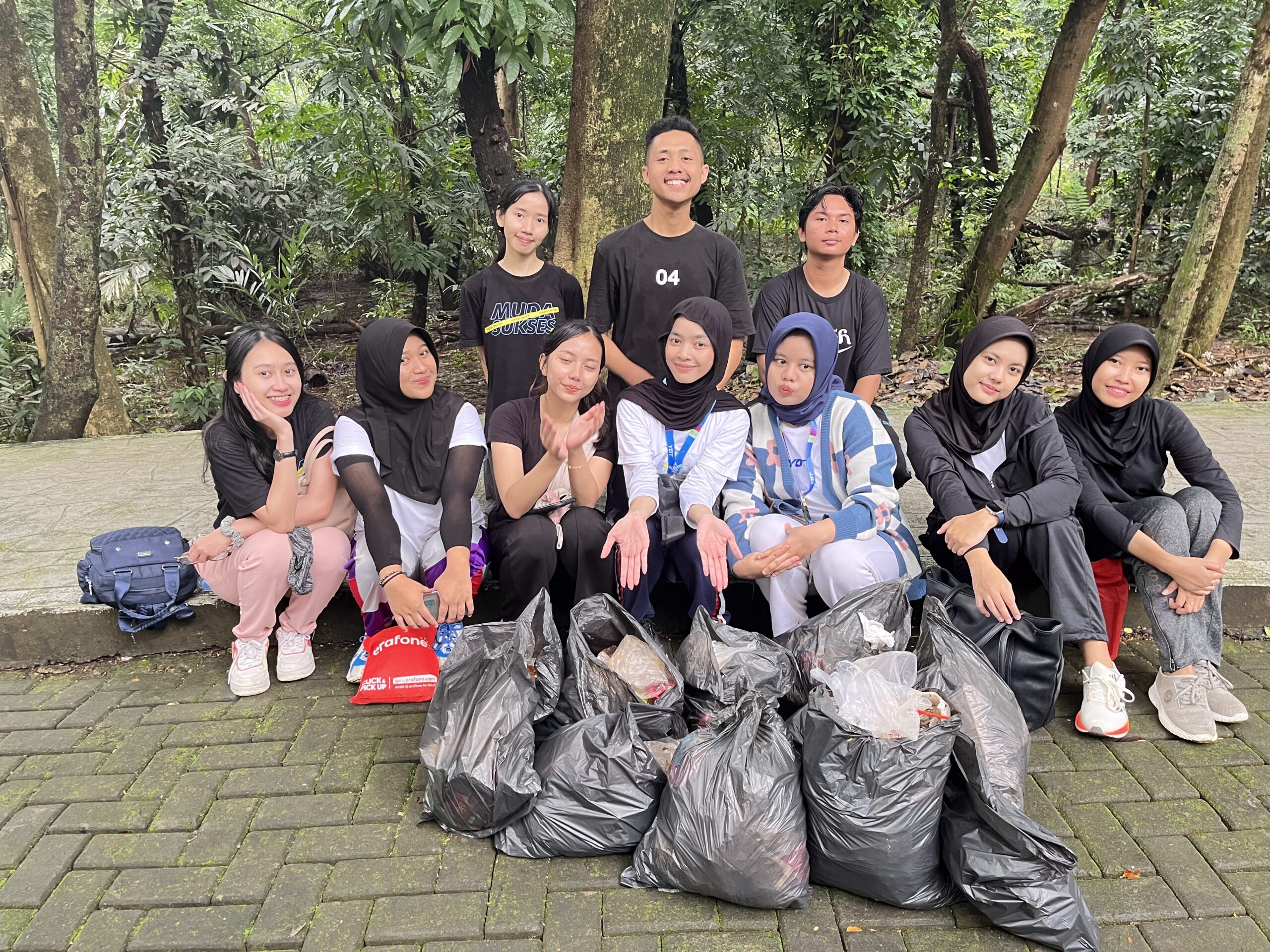 YOTers Jakarta Gelar Plogging 2025: Langkah Nyata Anak Muda untuk Bumi Sehat