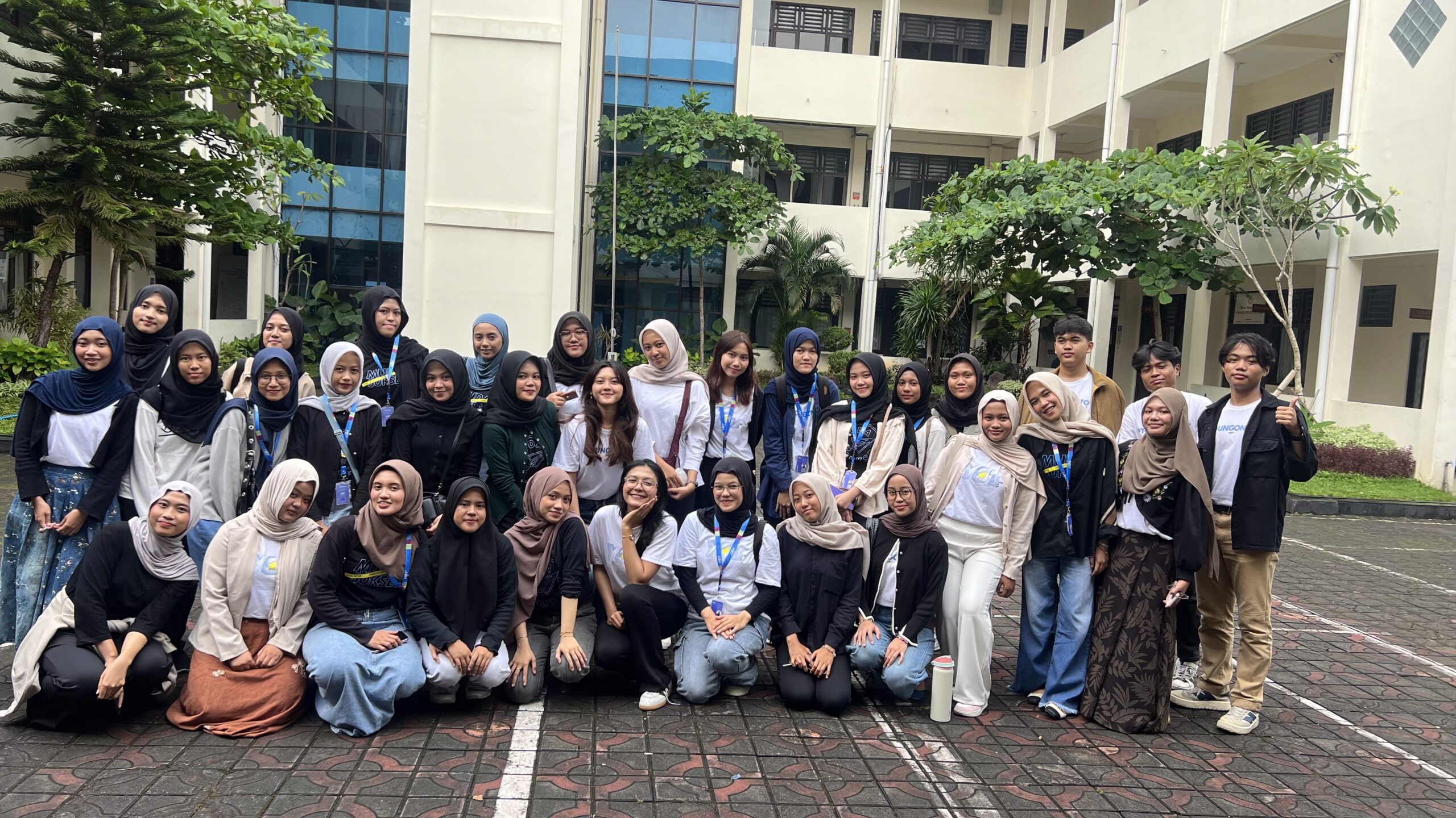 Berbagi Kasih, Menciptakan Senyum” Bareng Penghuni Panti Difabel Hati Bapa