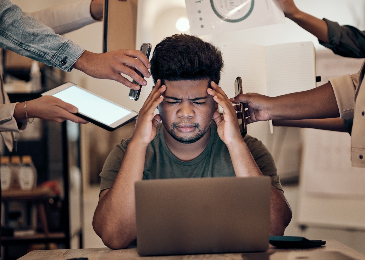 10 Tips Agar Nggak Bawa Tekanan Kerja Sampai ke Rumah