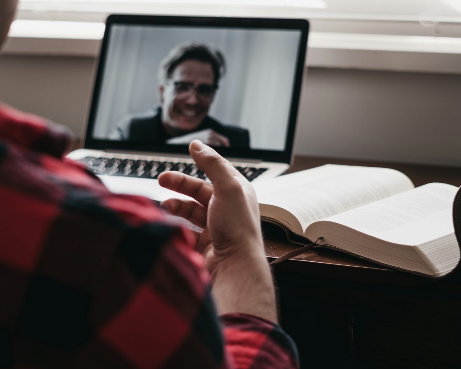 10 Alasan Kenapa Belajar Online Cocok Buat Kamu yang Sibuk