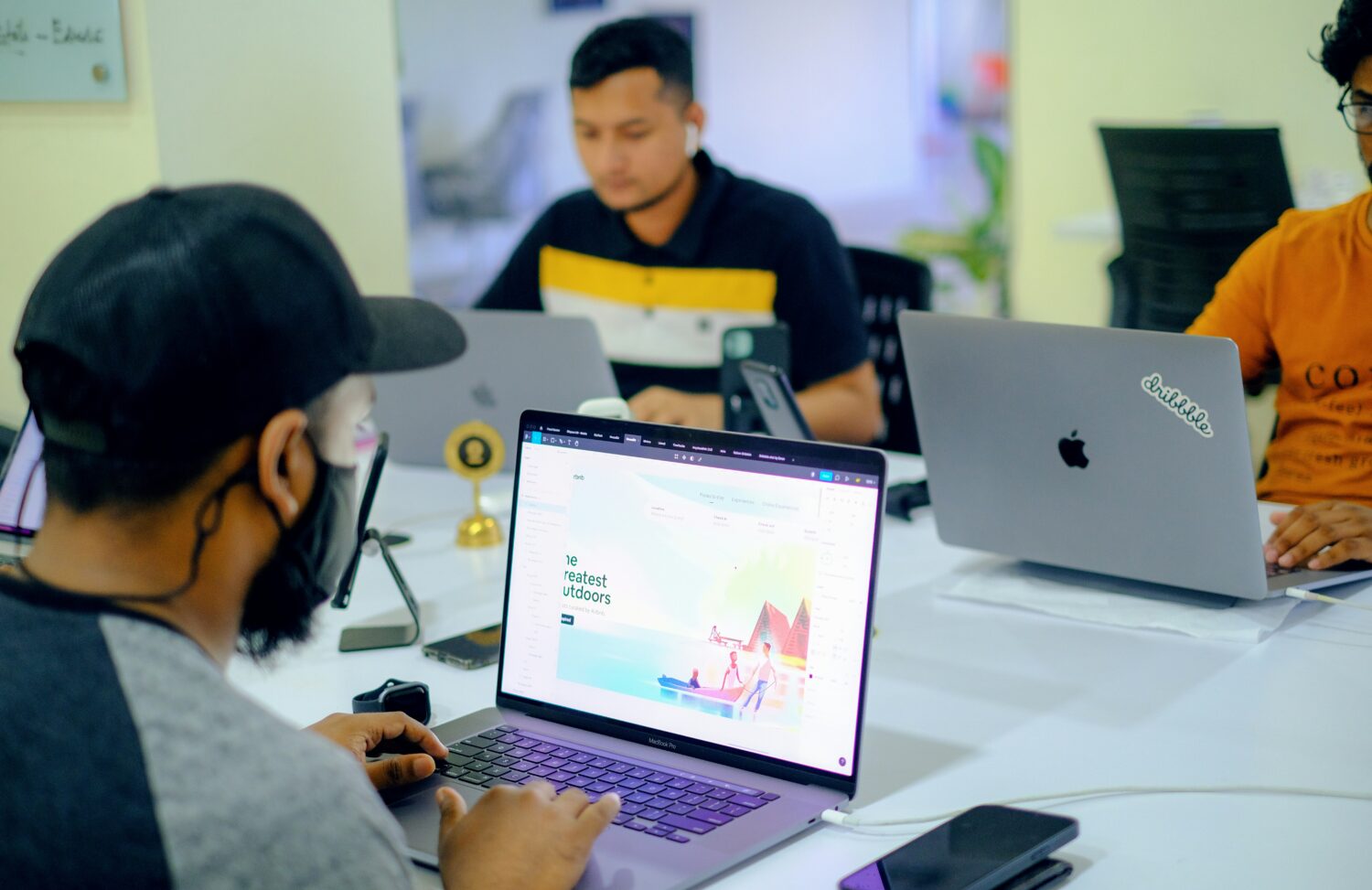 8 Contoh Situasi Kerja yang Butuh Empati Tinggi