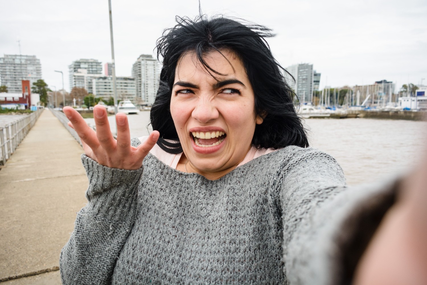 9 Cara Self-Hate Ngaruh ke Kesehatan Mental Kamu