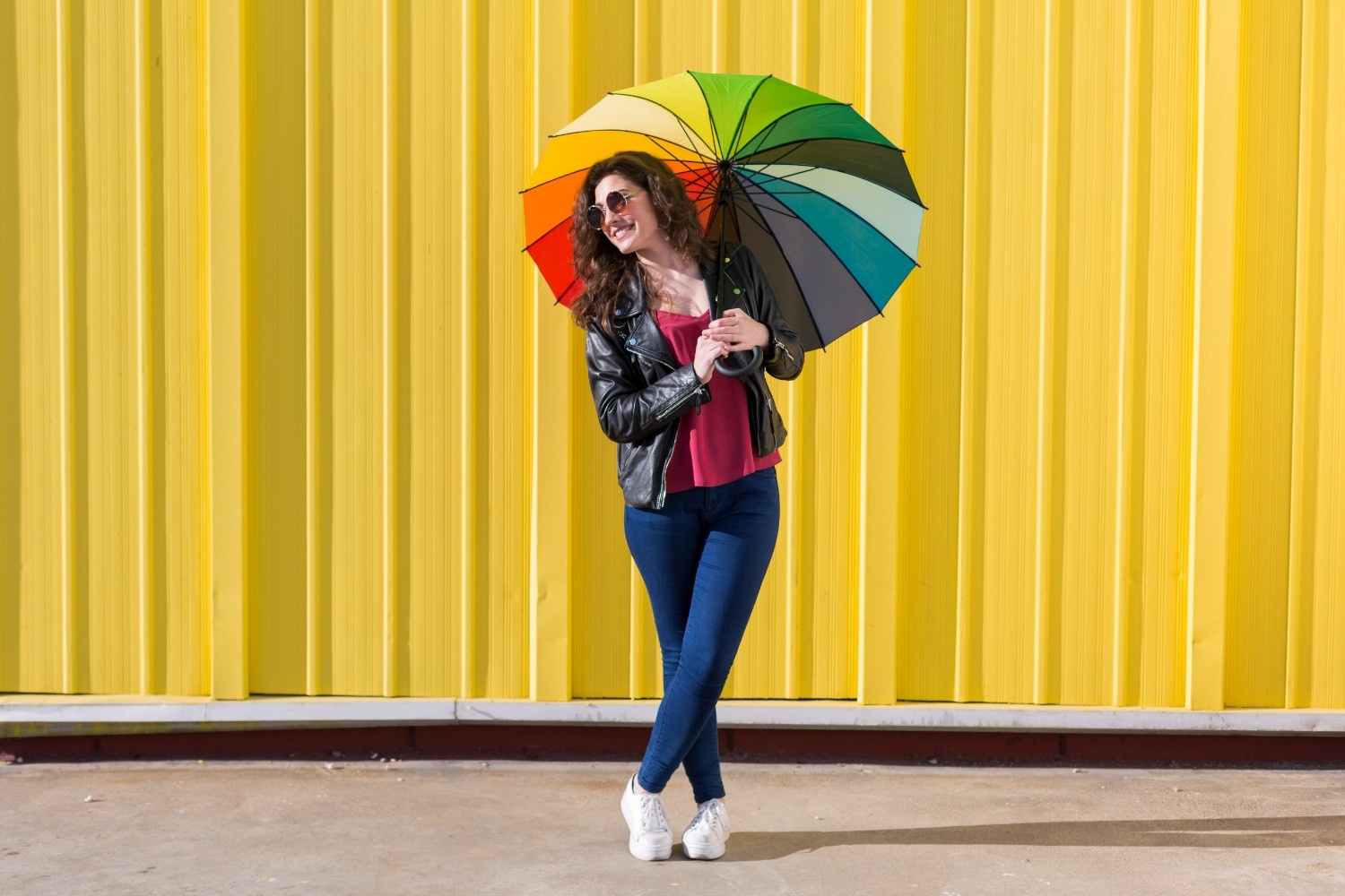 6 Tanda Kamu Salah Pilih Warna Baju, Jangan Diulang Lagi!