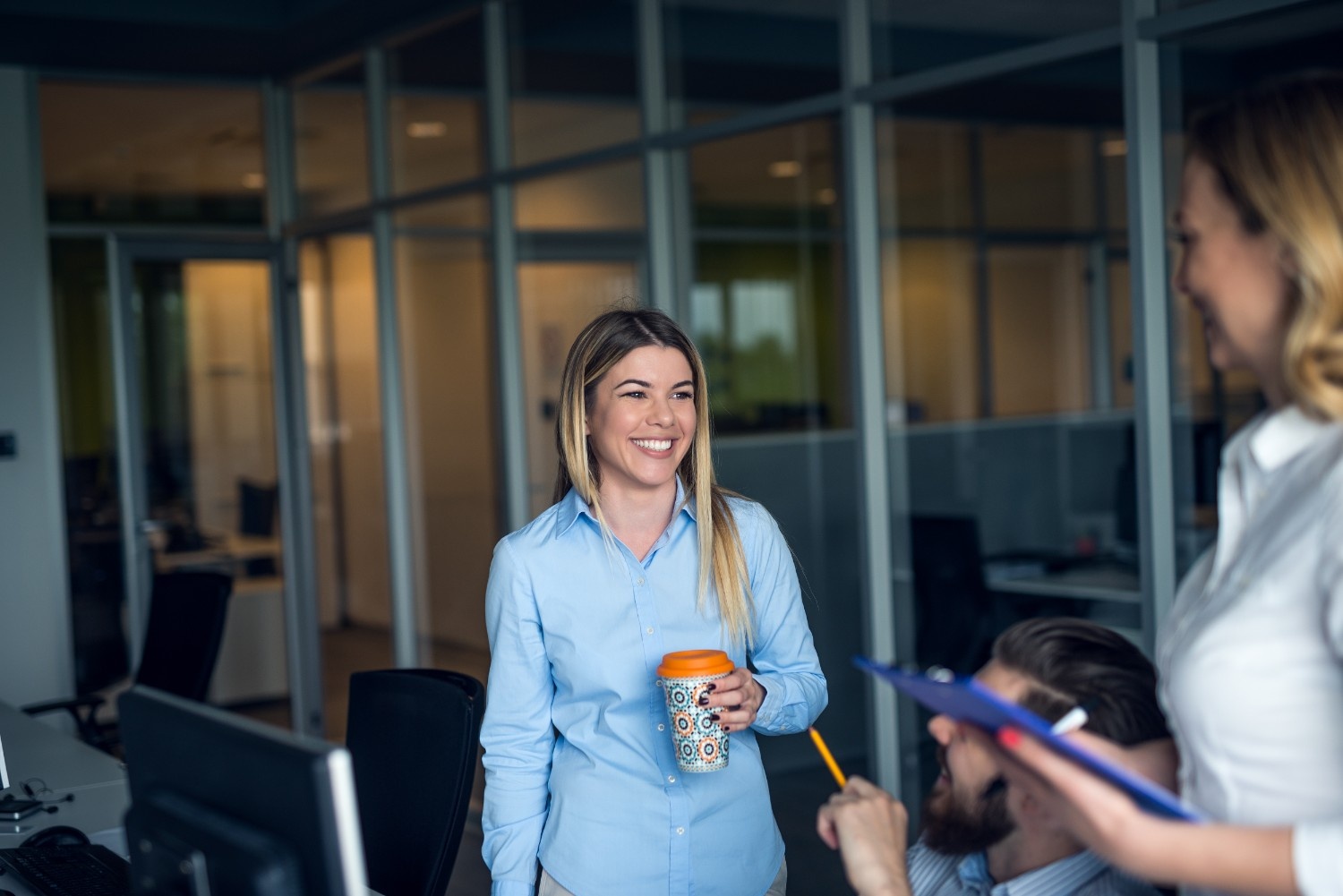 7 Cara Biar Cepat Akrab Sama Teman Kantor Baru