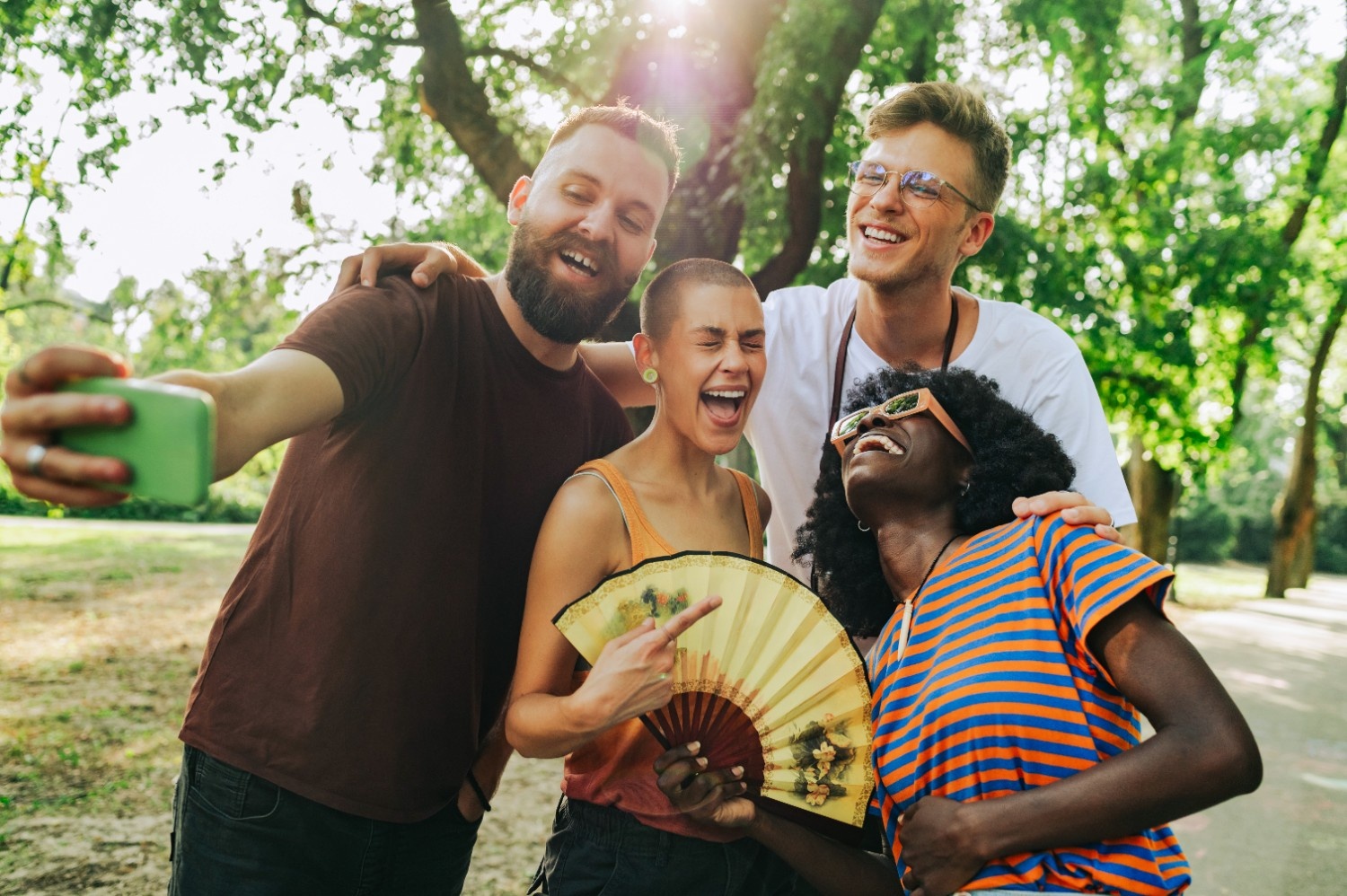 10 Kebiasaan Unik Social Butterfly yang Bikin Mereka Disukai Banyak Orang