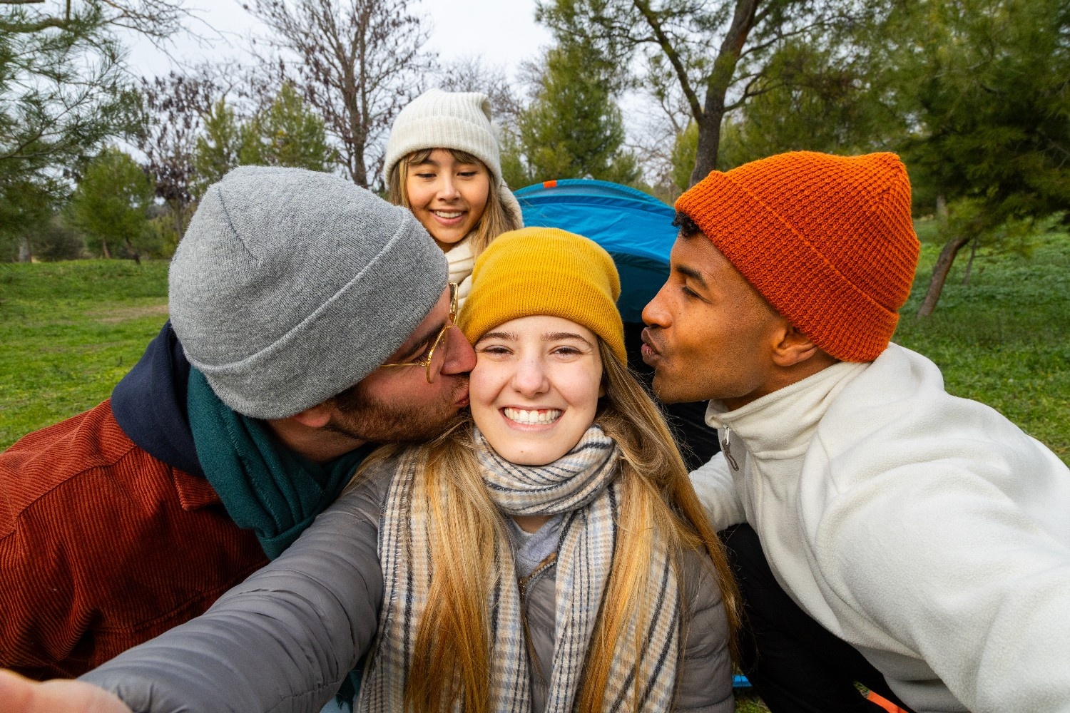 10 Kebiasaan Unik Social Butterfly yang Bikin Mereka Disukai Banyak Orang