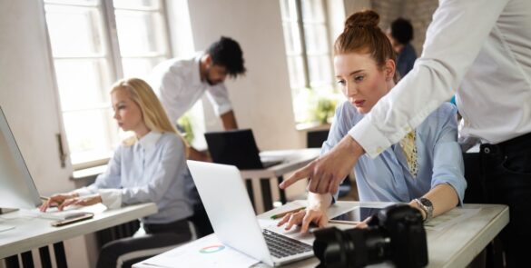 8 Batasan Sehat antara Jadi Diri Sendiri dan Beradaptasi di Kantor