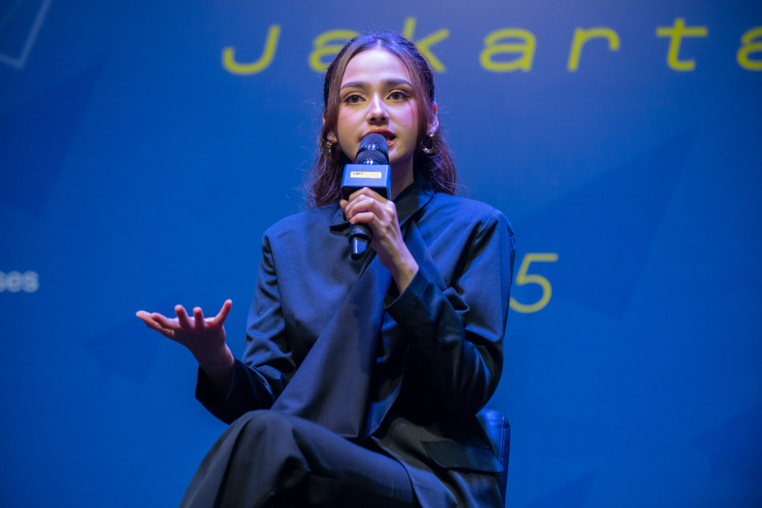 Gen Z dan FOMO: Gimana Media Sosial Bikin Kamu Impulsif Belanja