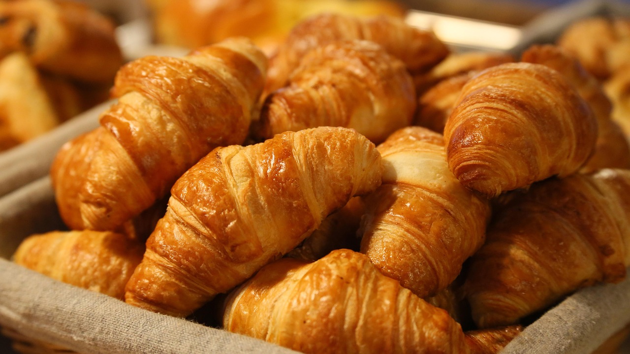 7 Resep Croissant Panggang dengan Isian Lumer yang Bikin Nagih