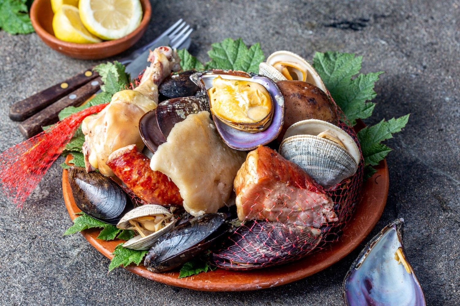 10 Saus Andalan yang Cocok Banget Dipadukan Sama Seafood