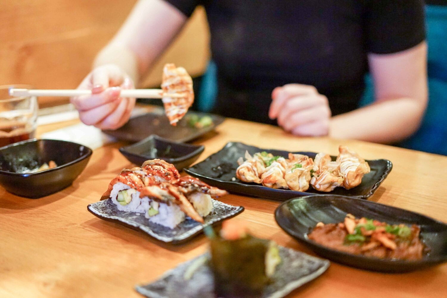 6 Tips Makan di Restoran Jepang Biar Nggak Salah Etika