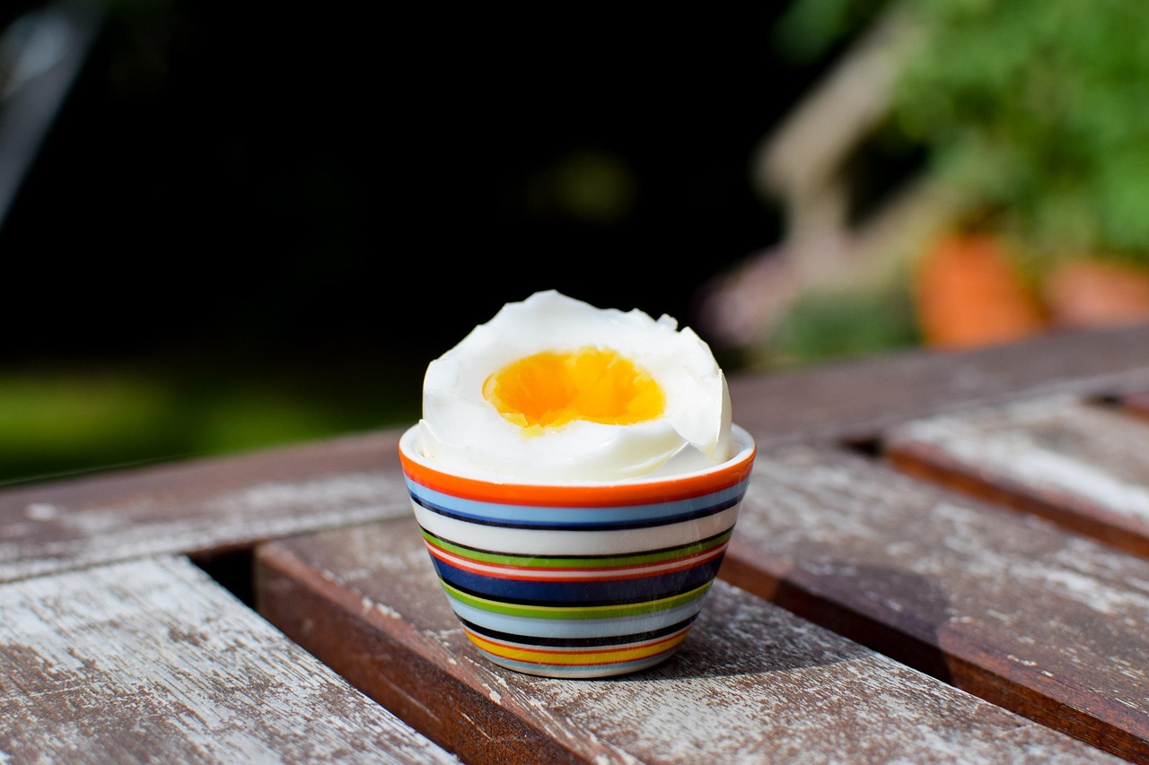 10 Resep Salad dengan Telur Rebus yang Segar dan Enak