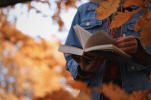 9 Cara Biar Nggak Cepat Ngantuk Saat Baca Buku