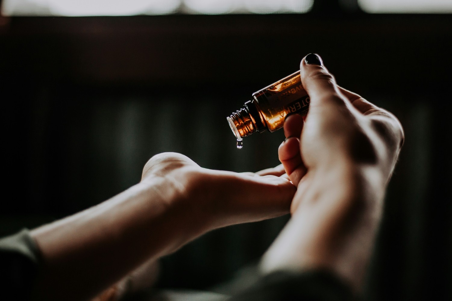 7 Rekomendasi Hair Oil Terbaik untuk Rambut Kering