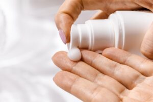 8 Cara Pakai Body Lotion yang Benar Biar Kulit Lembap Seharian