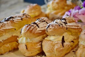 10 Inspirasi Kue Sus Rasa Buah Segar untuk Camilan Sehat