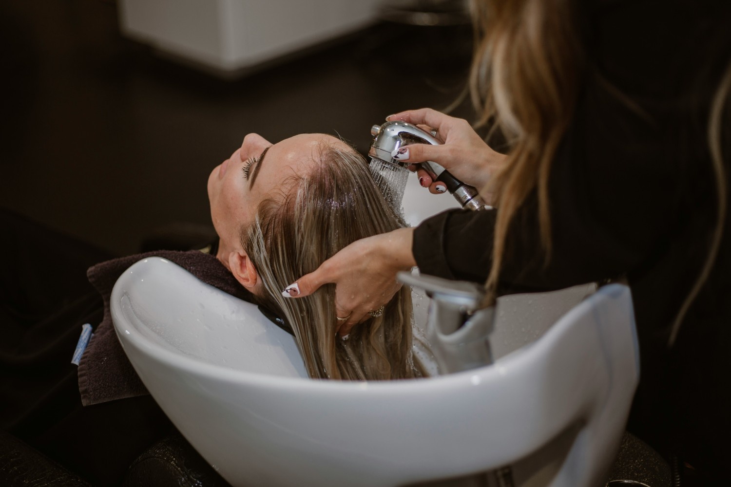 9 Jenis Sampo Sesuai Jenis Rambut, Biar Hasil Keramas Maksimal