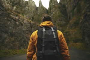 15 Gunung dengan Jalur Pendakian Ekstrem Buat Pendaki Berani