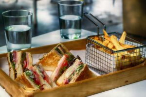 15 Fast Food Favorit Keluarga buat Weekend Bareng