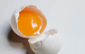 10 Tips Masak Telur Ayam Setengah Matang dengan Sempurna