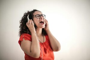 10 Teknik Dasar Vokal yang Wajib Kamu Kuasai