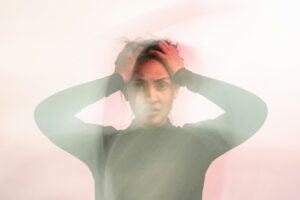 7 Perbedaan Panic Attack dan Anxiety Biasa yang Sering Disalahpahami