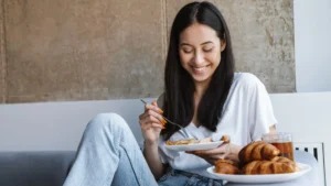7 Alasan Kenapa Makan Pelan Bisa Bikin Kamu Lebih Kurus Tanpa Diet Ketat
