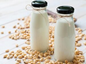 10 Keuntungan Konsumsi Susu Kedelai Setiap Hari