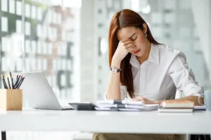 10 Tanda Kamu Lagi Mengalami Quarter Life Crisis (dan Gimana Cara Ngalahinnya)