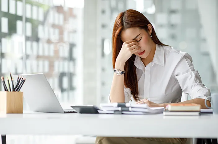 10 Tanda Kamu Lagi Mengalami Quarter Life Crisis (dan Gimana Cara Ngalahinnya)