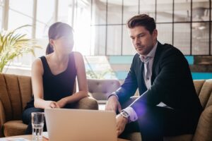 7 Cara Berdamai dengan Rasa Kalah dari Teman yang Lebih Sukses