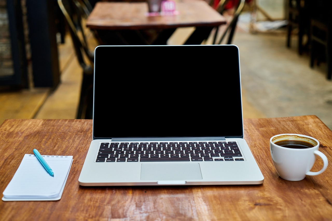 7 Laptop Hemat Daya Buat Mahasiswa yang Sering Nugas di Kafe