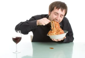 9 Kebiasaan Saat Makan Lama yang Bikin Hidup Lebih Sehat