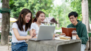 9 Bidang Industri yang Butuh Orang Bisa Bahasa Korea