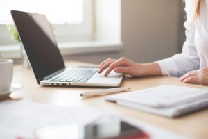 7 Laptop Ringan dan Tipis Buat Mahasiswa yang Sering Mobile