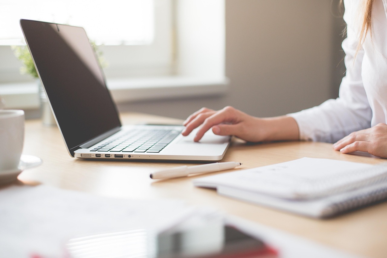 7 Laptop Ringan dan Tipis Buat Mahasiswa yang Sering Mobile
