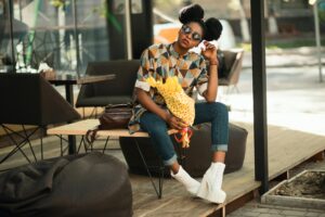 9 Warna Baju yang Bisa Bikin Kamu yang Kurus Terlihat Lebih Berisi dan Proporsional