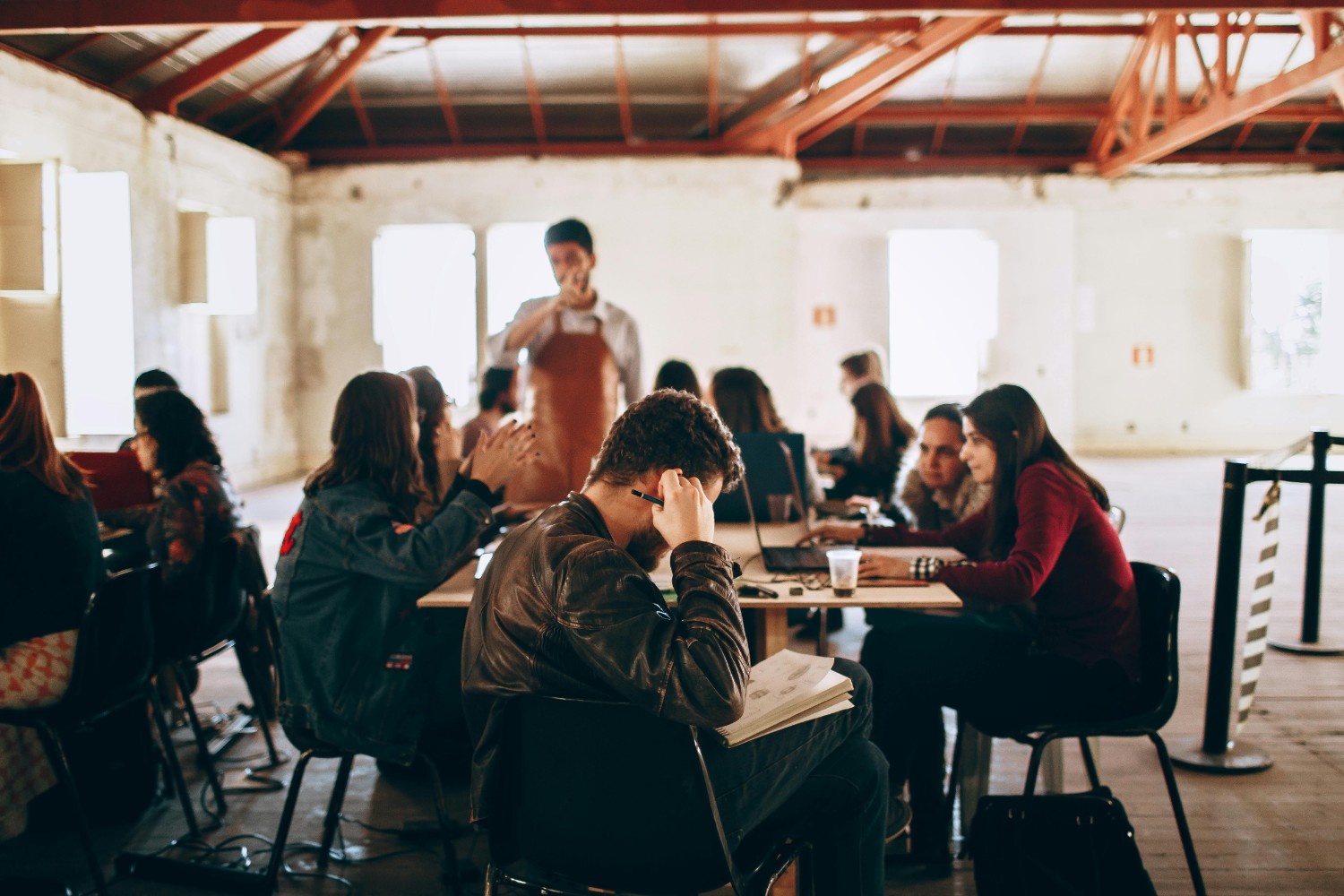 12 Cara Biar Kamu Bisa Balancing Kuliah, Kerja, dan Hidup Sosial