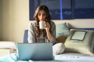 7 Tips Bikin Kopi Enak Pakai Alat Sederhana di Kosan