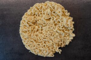 8 Cara Unik Menikmati Mie Instan Biar Nggak Ngebosenin