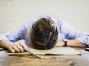 8 Alasan Kenapa Badan Terasa Lelah Walau Cuma Duduk di Kantor