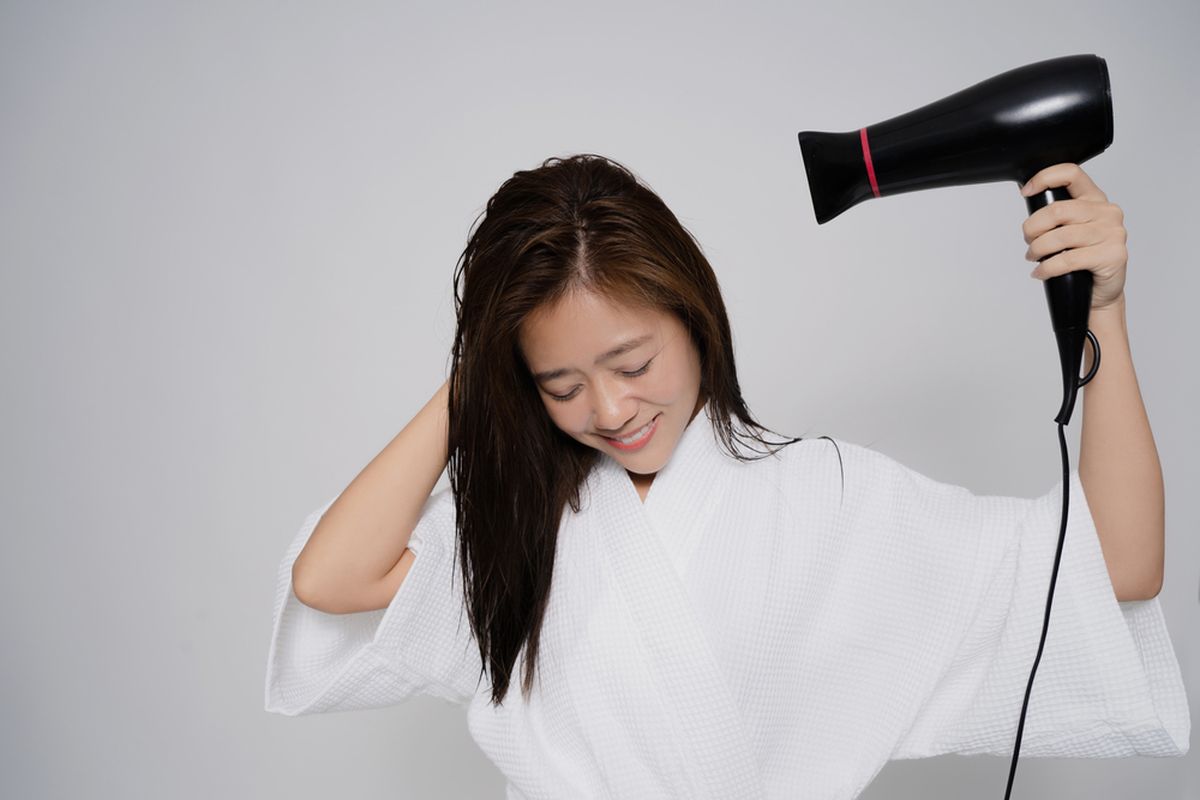 10 Produk Pelindung Rambut Sebelum Pakai Hairdryer yang Wajib Kamu Coba