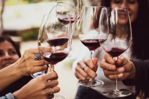 10 Kesalahan Umum Saat Minum Wine yang Sering Dilakukan Pemula