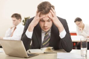 9 Tanda Kamu Beneran Capek Kerja, Bukan Cuma Males