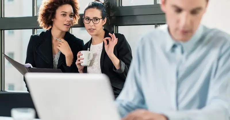 9 Cara Hadapi Temen yang Sukses Tanpa Bikin Diri Kamu Down