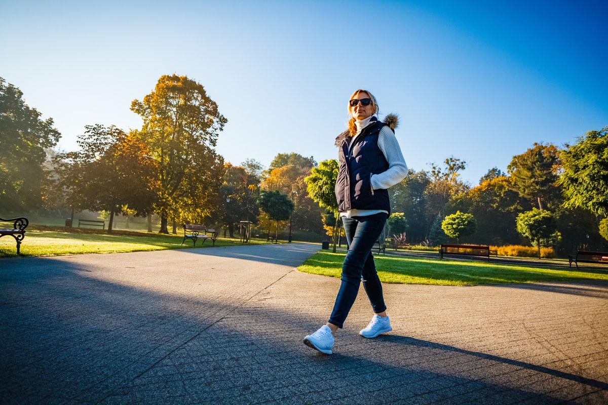 9 Perubahan Positif di Tubuh Kalau Kamu Rutin Jalan Kaki 30 Menit Sehari