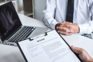 10 Situasi yang Boleh & Nggak Boleh Meminta Paklaring