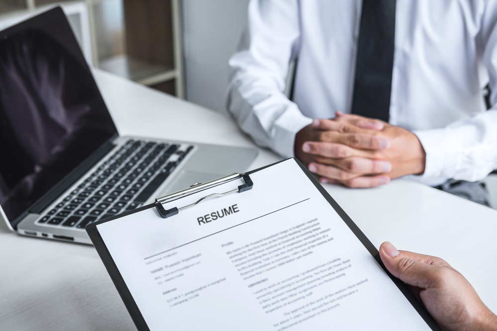 10 Situasi yang Boleh & Nggak Boleh Meminta Paklaring