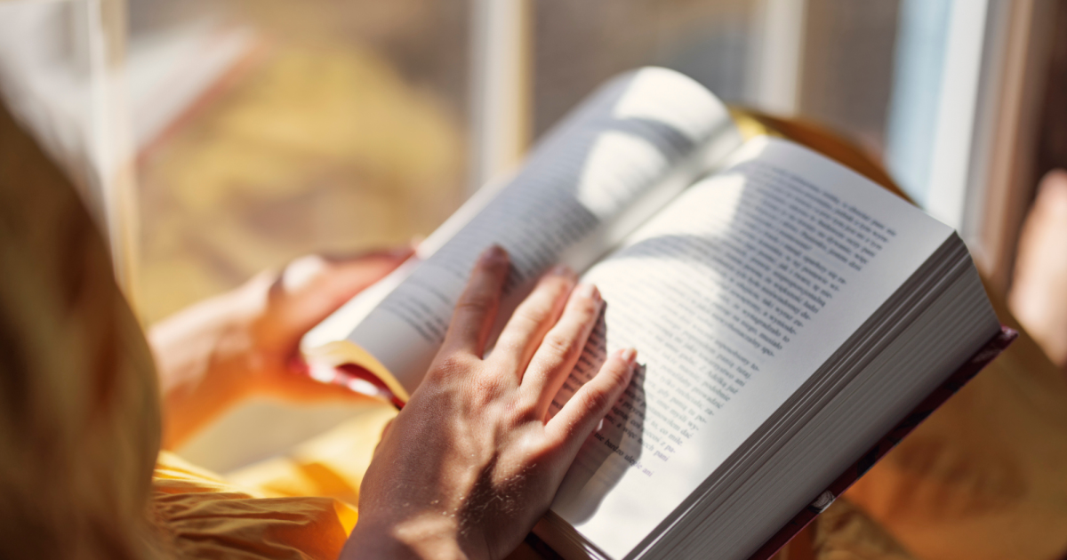 10 Bukti Kalau Baca Novel Sebenernya Bisa Ubah Cara Pikir Kamu